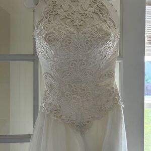 Elegant Lace Halter Wedding Dress